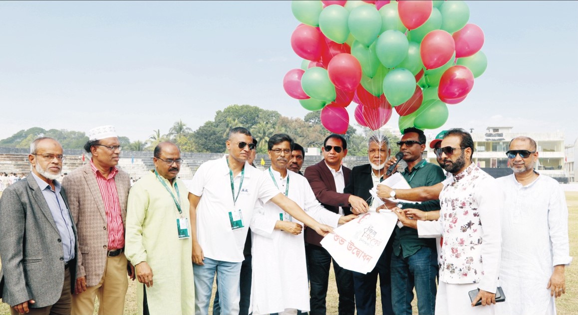  কুমিল্লায় জিয়া ক্রিকেট টুর্নামেন্টে লাল-সবুজের হাড্ডাহাড্ডি লড়াই