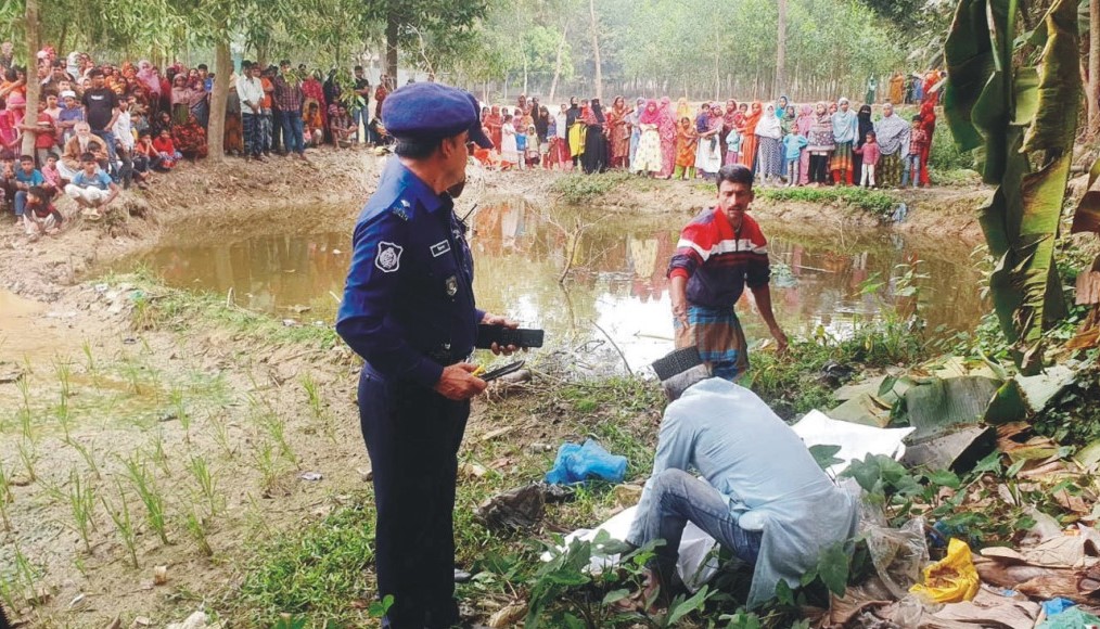 প্রেমিকা নিয়ে ছেলে উধাও,  পিতার লাশ ঝুলছে গাছে!