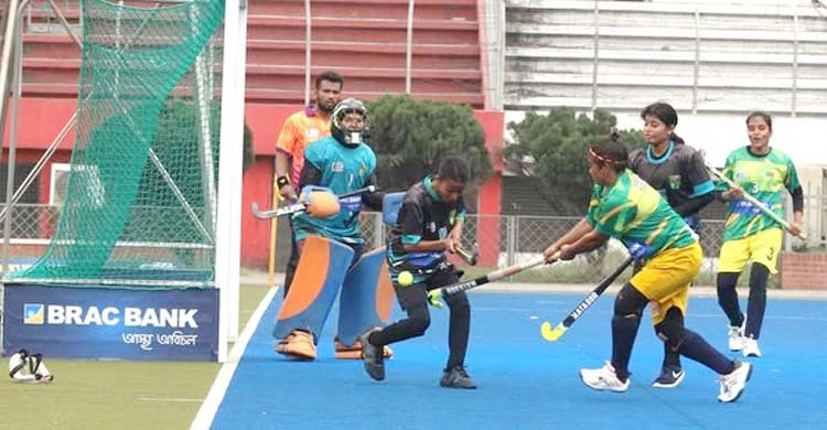  নারী হকিতে গোলবন্যার আরেক দিন