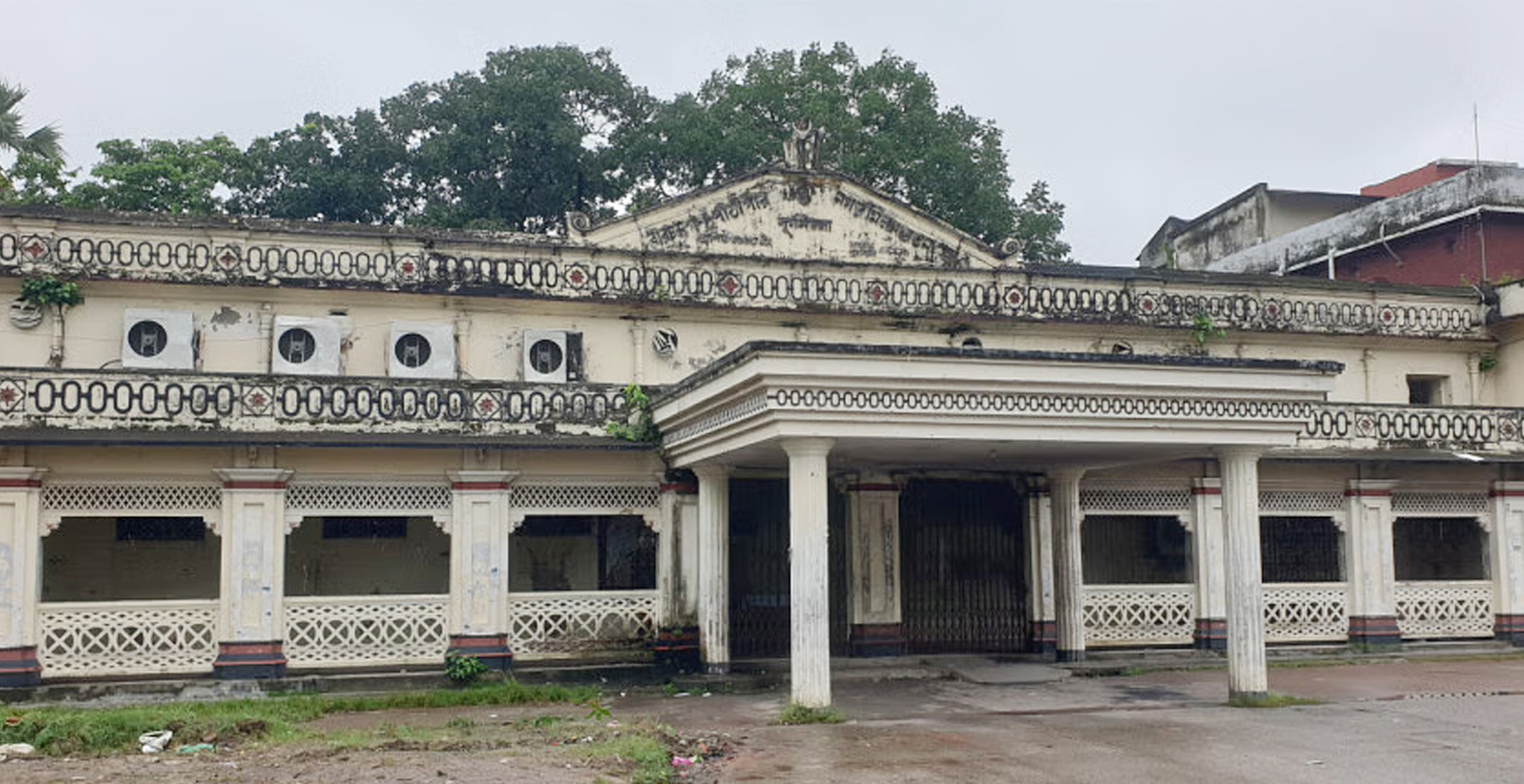 কুমিল্লা টাউন হল সংস্কারে দরপত্র  জমা পড়েছে মাত্র তিনটি