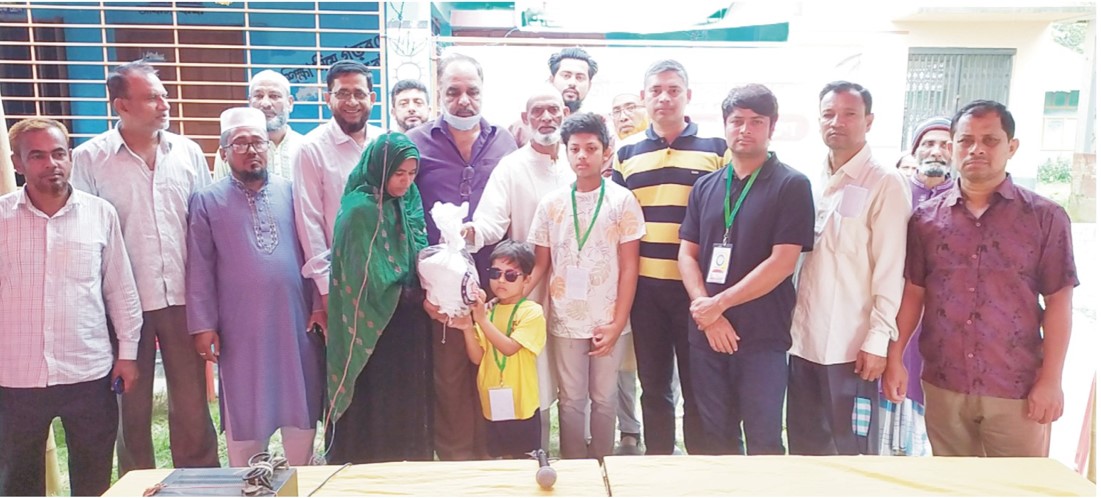 ব্রাহ্মণপাড়ায় হাজীজালাল উদ্দিন  ফাউন্ডেশনের ঈদ উপহার বিতরণ