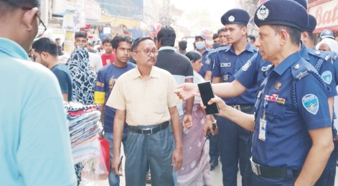  ভেঙ্গে পড়েছে কুমিল্লার ট্রাফিক ব্যবস্থা 