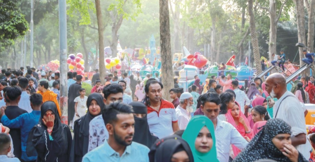   ‘তিল ঠাঁই’ছিলো না কুমিল্লার বিনোদন কেন্দ্রগুলোতে  