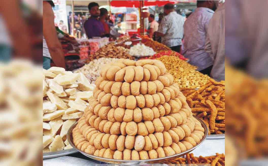   বৈশাখী মেলায় কদমা-বাতাসা খেয়ে শৈশবে ফেরা