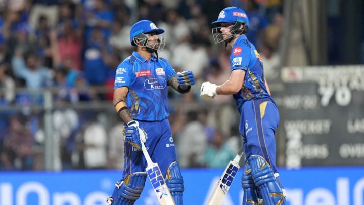 হায়দরাবাদকে হারিয়ে মুম্বাইয়ের টানা দ্বিতীয় জয়