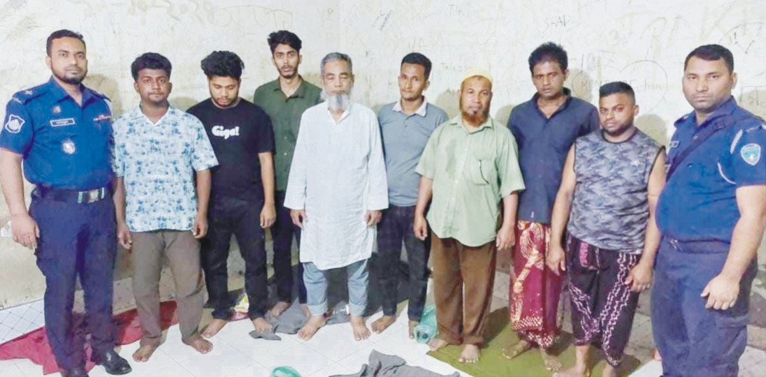  কুমিল্লায় মধ্যরাতে আ’লীগের  ঝটিকা মিছিলের পর গ্রেপ্তার ৮