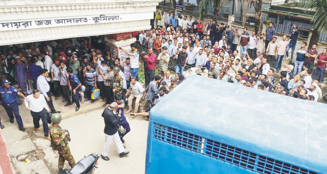কুমিল্লায় ৪ আইনজীবী কারাগারে 
