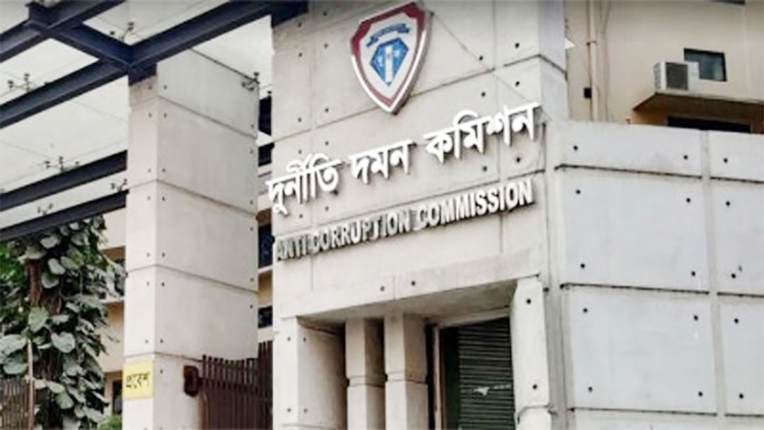  শেখ হাসিনা  ও টিউলিপকে দেশে ফেরানোর প্রক্রিয়া শুরু দুদক কমিশনার