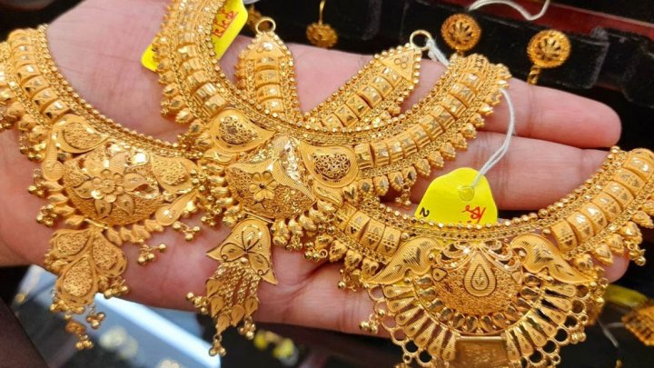 একদিনে স্বর্ণের দাম ভরিতে কমলো ৫৩৪২ টাকা