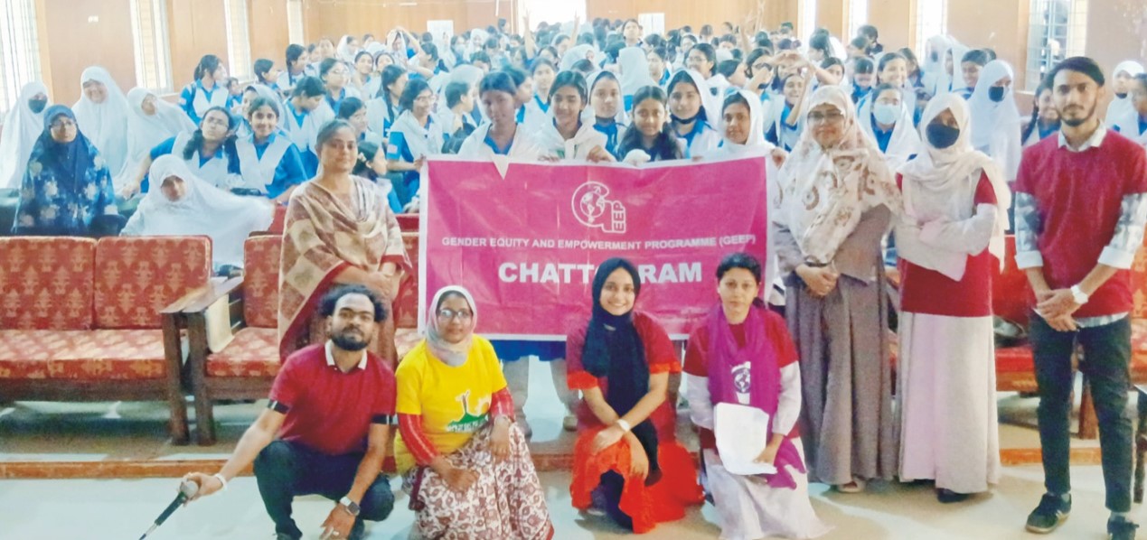   ছাত্রীদের স্বাস্থ্য সচেতনতায়  কুমিল্লা ভ্রমণ কন্যার প্রোগ্রাম 