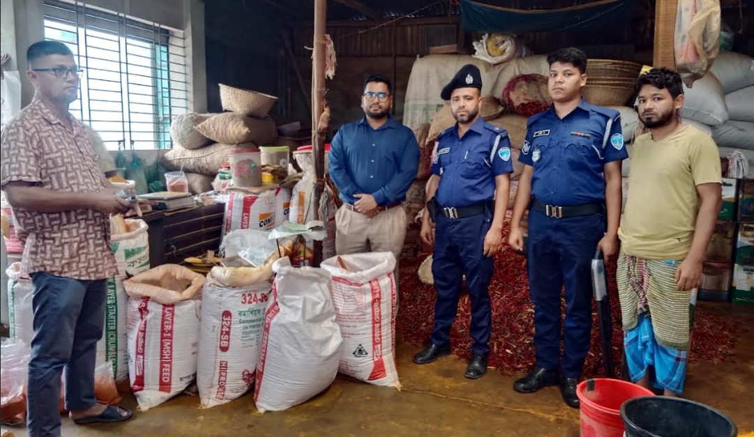  অস্বাস্থ্যকর পরিবেশে হলুদ ও মরিচের গুড়া সংরক্ষণ  