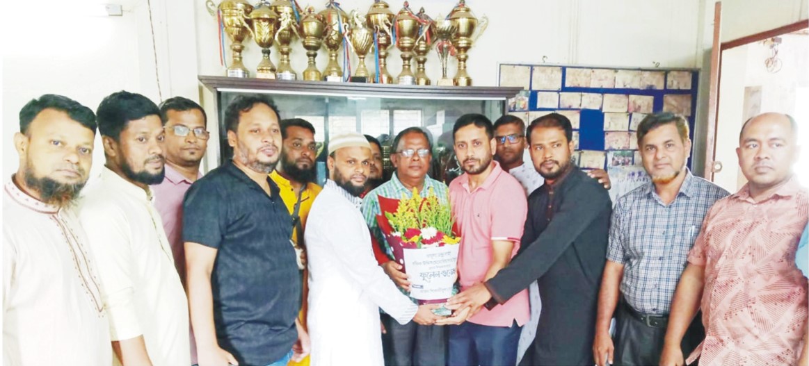   রফিক উদ্দিন মেমোরিয়াল  হাইস্কুলের ভারপ্রাপ্ত প্রধান  শিক্ষক অমূল্য চন্দ্র সাহা