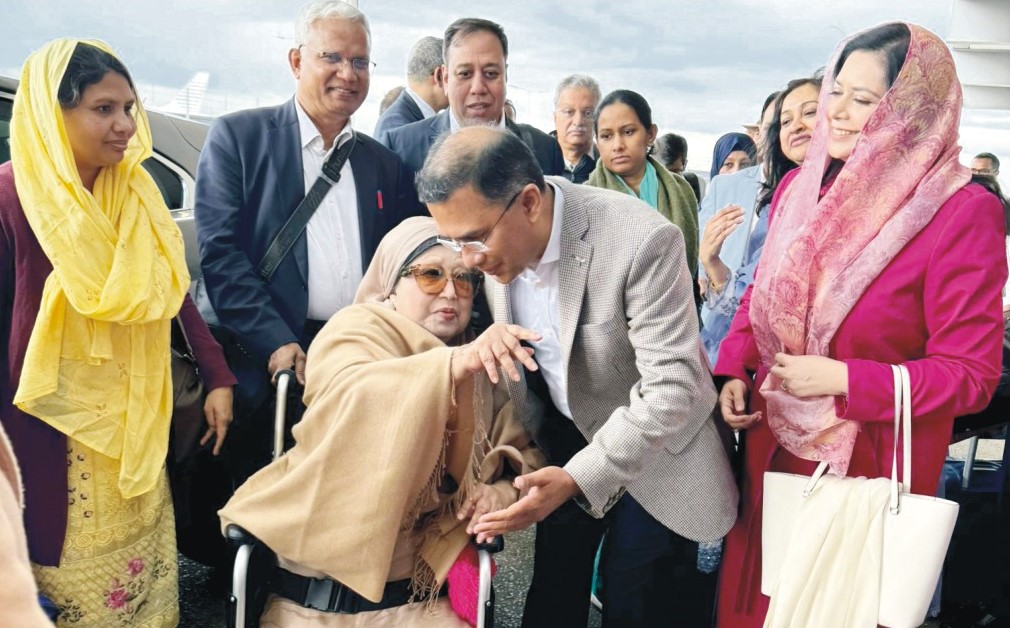  আজ দেশে ফিরছেন খালেদা জিয়া