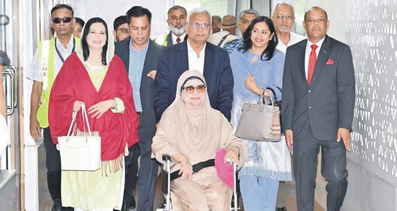  দেশে ফিরলেন খালেদা জিয়া