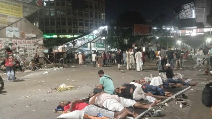 আ.লীগ নিষিদ্ধের আন্দোলনে বিরতি ঘোষণা, শাহবাগেই ঘুমিয়ে পড়েছেন হাসনাত