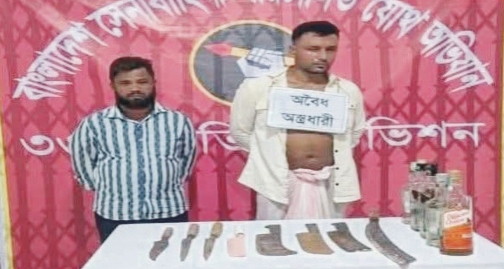  দাউদকান্দিতে যৌথ বাহিনীর অভিযানে ২২ মামলার আসামি  মামুন সম্রাট গ্রেফতার