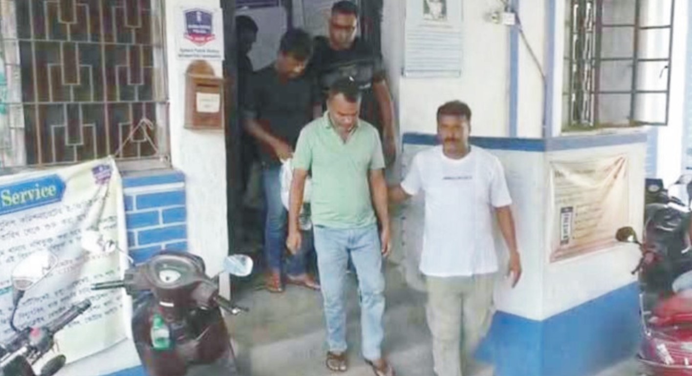   পশ্চিমবঙ্গে আওয়ামী লীগের ৩ নেতাকর্মী গ্রেফতার
