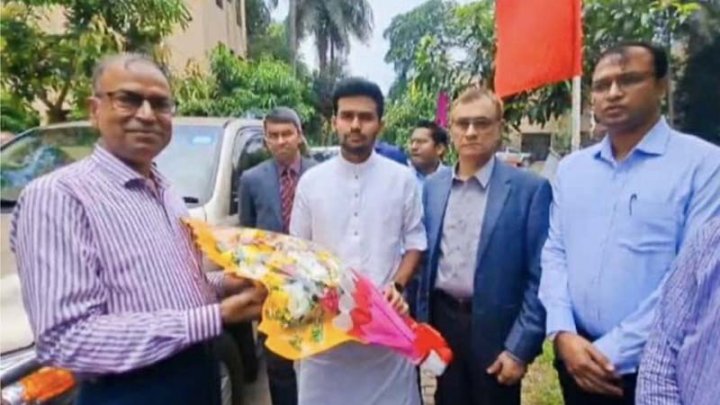 আমাকে আক্রমণ করে লাভ নেই, আদালতে লড়তে হবে: ইশরাক ইস্যুতে আসিফ মাহমুদ 