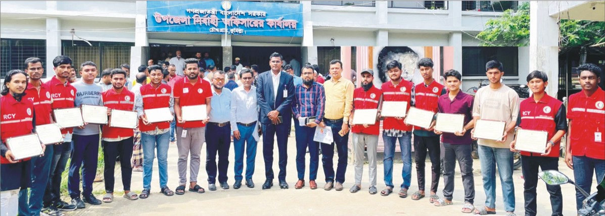  ঢাকা-চট্টগ্রাম মহাসড়কে বিনা পারিশ্রমিকে যানজট  নিরসনে স্বেচ্ছাসেবীরা পেল  স্বীকৃতির প্রশংসাপত্র 