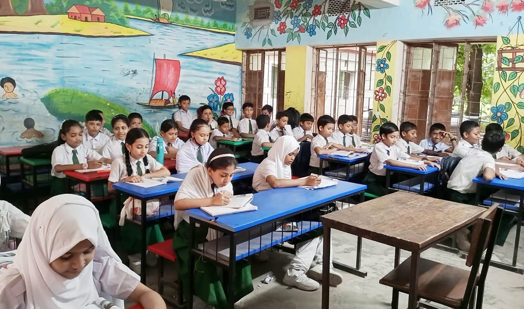 ১১তম গ্রেড, উচ্চতর গ্রেড ও শতভাগ পদোন্নতির দাবিতে মাঠে শিক্ষকরা
