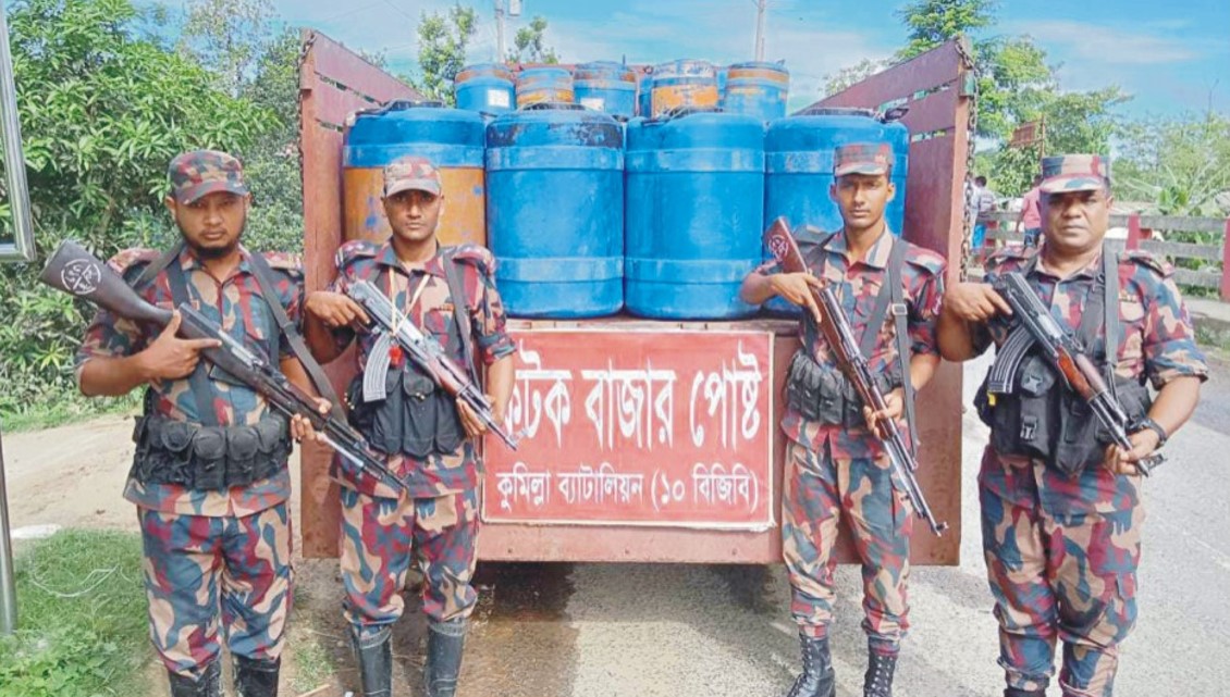   কুমিল্লায় চোরাই পথে  আসা ৫১ ড্রা চিংড়ি  রেনু আটক