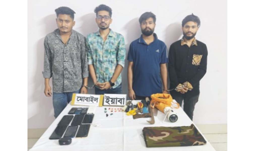  কুমিল্লায় সেনাবাহিনীর  অভিযানে কিশোর গ্যাংয়ের  চার সক্রিয় সদস্য আটক 