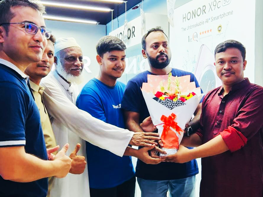 কুমিল্লায় অনার-এর প্রথম অফিসিয়াল শোরুমের উদ্বোধন