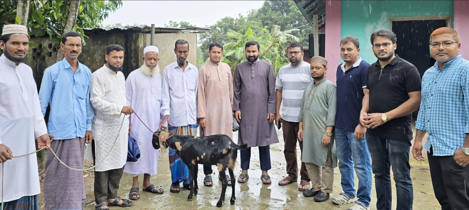 চৌদ্দগ্রামে শহীদ জামশেদের পরিবারকে জামায়াতের ঈদ উপহার 