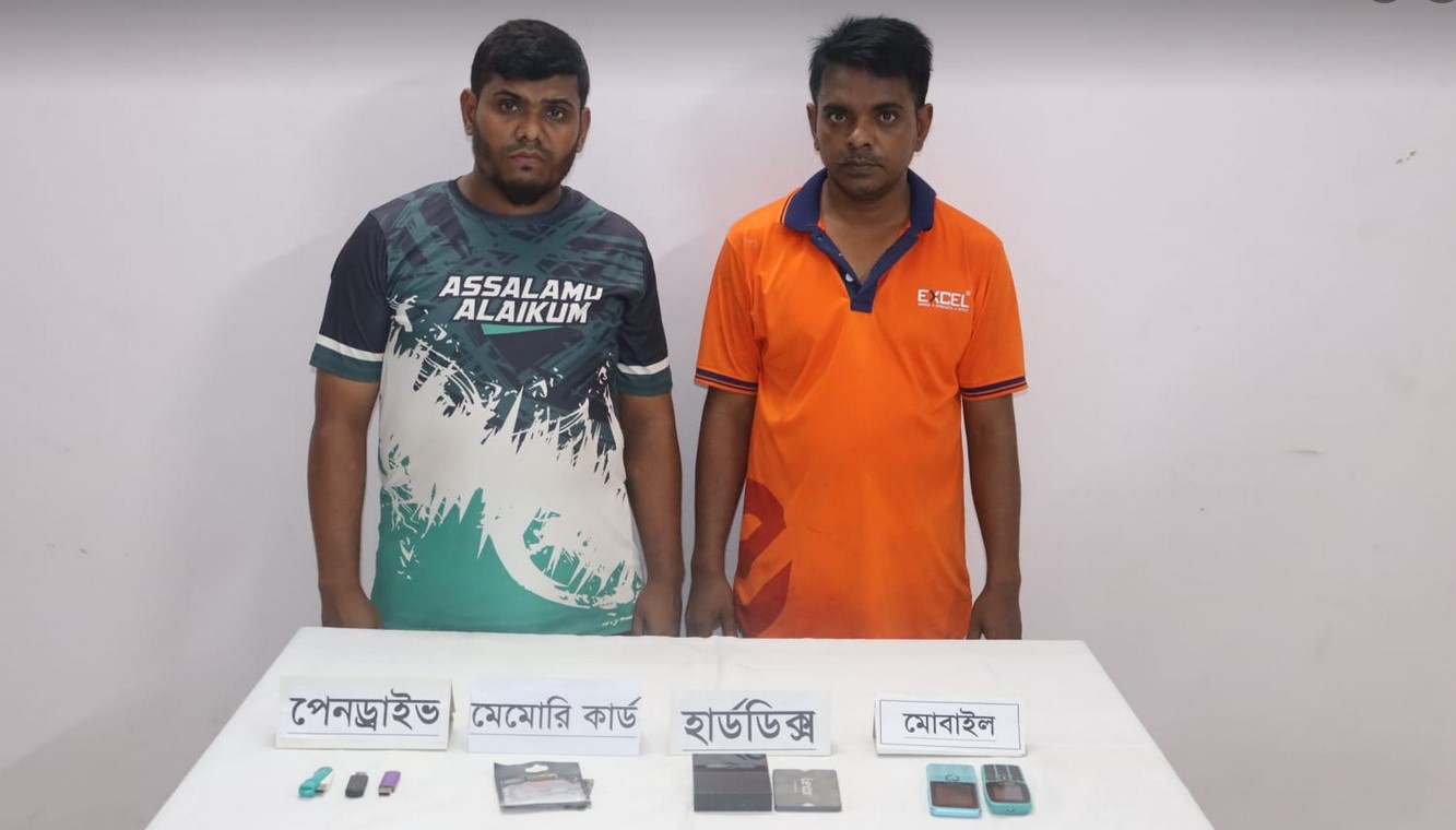 কুমিল্লায় টেলিকম দোকানে অশ্লীল কনটেন্ট সেনাবাহিনীর অভিযানে দুইজন গ্রেপ্তার