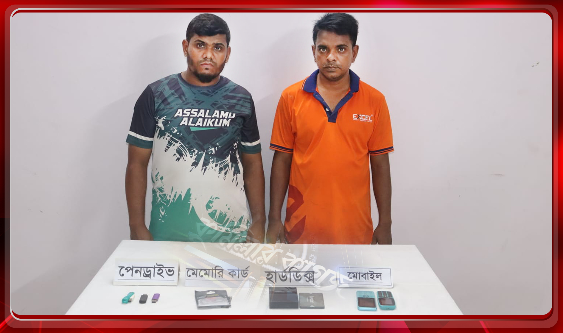 কুমিল্লায় টেলিকম দোকানে অশ্লীল কনটেন্ট; সেনাবাহিনীর অভিযানে দুইজন গ্রেপ্তার 