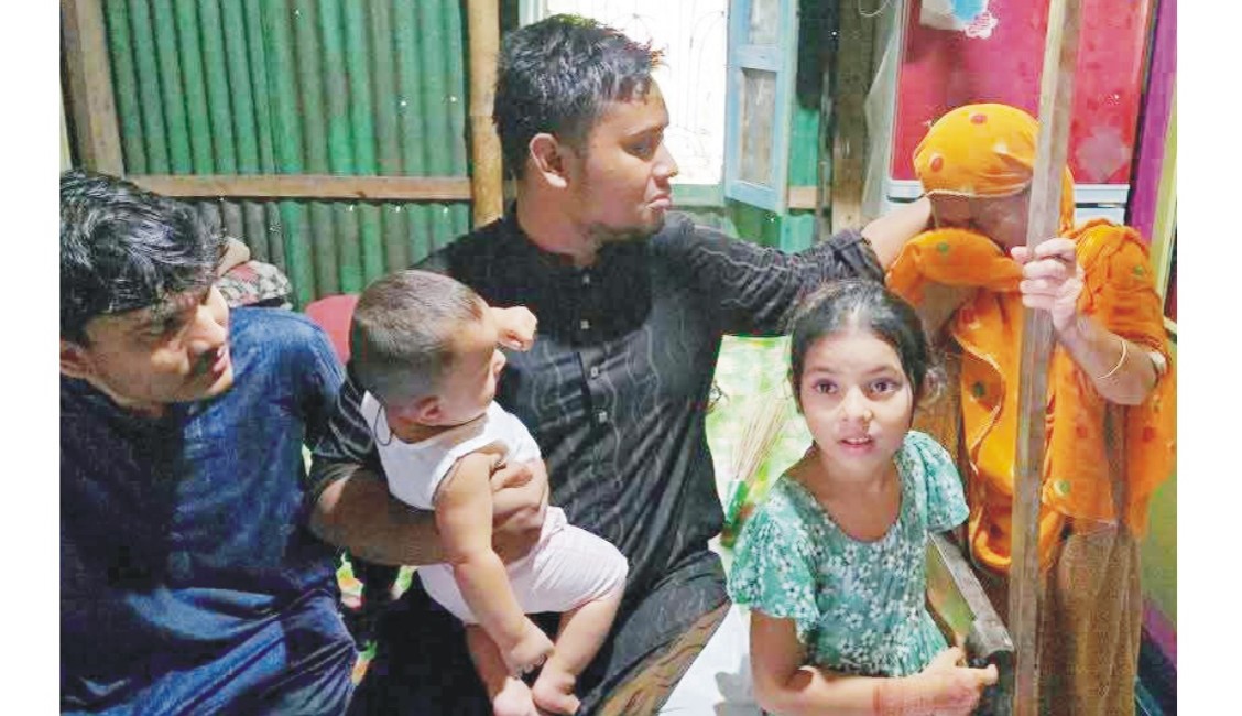    বৃষ্টিতে ভিজে জুলাই আন্দোলনের  শহীদ ও আহতদের পরিবারের মাঝে  মাংস বিতরণ করলেন হাসনাত আব্দুল্লাহ 