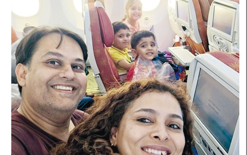  চিকিৎসক দম্পতি ও তিন শিশুর করুণ বিদায়ে কাঁদছে সবাই