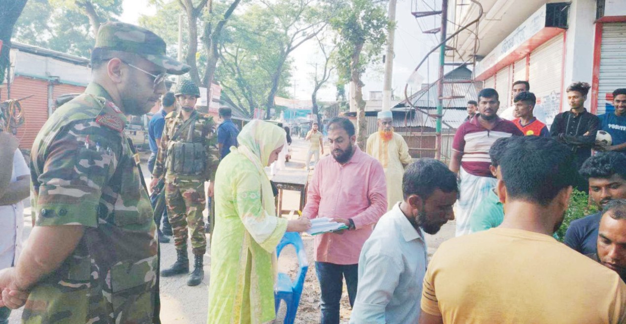   ব্রাহ্মণপাড়ায় প্রশাসন ও যৌথ বাহিনীর  অভিযানে ভ্রাম্যমাণ আদালতে জরিমানা