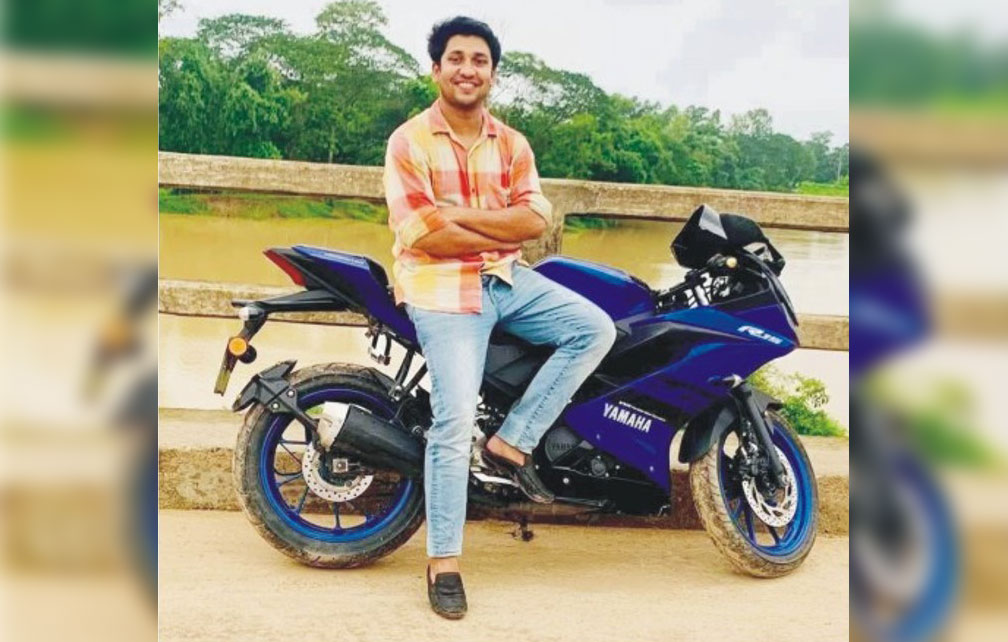  গাছের সঙ্গে দ্রুতগতির মোটরসাইকেলের ধাক্কা, ছিটকে পড়ে প্রাণ গেলো যুবকের