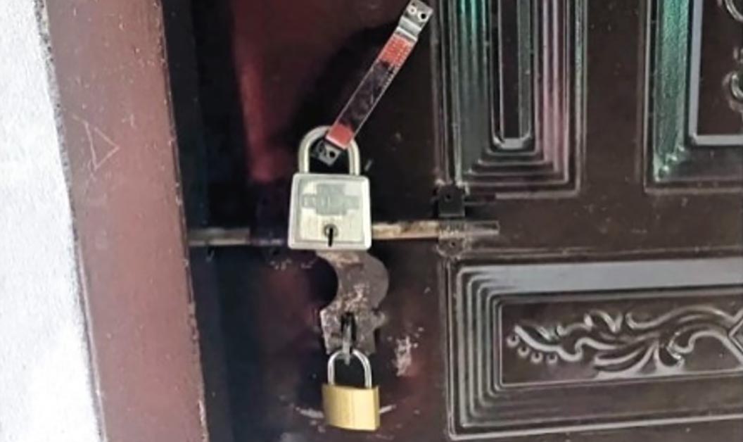  লালমাই উপজেলাখাদ্যনিয়ন্ত্রকের  কার্যালয়ে সমন্বয়কদেরতালা 