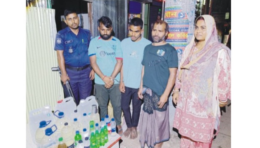   চৌদ্দগ্রামে চোলাই মদের কারখানায়  অভিযান, স্বামী-স্ত্রীসহ আটক ৪