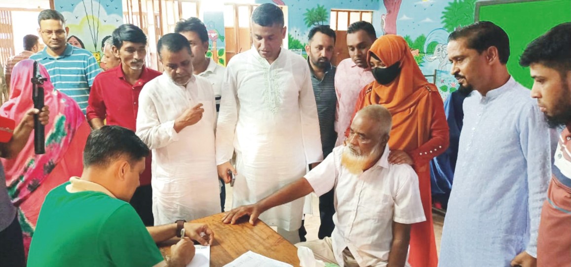  কুমিল্লায় মানবিক  কুমিল্লার উদ্যোগে ফ্রি  মেডিকেল ক্যাম্প : চার হাজারের বেশি মানুষ পেলেন সেবা 