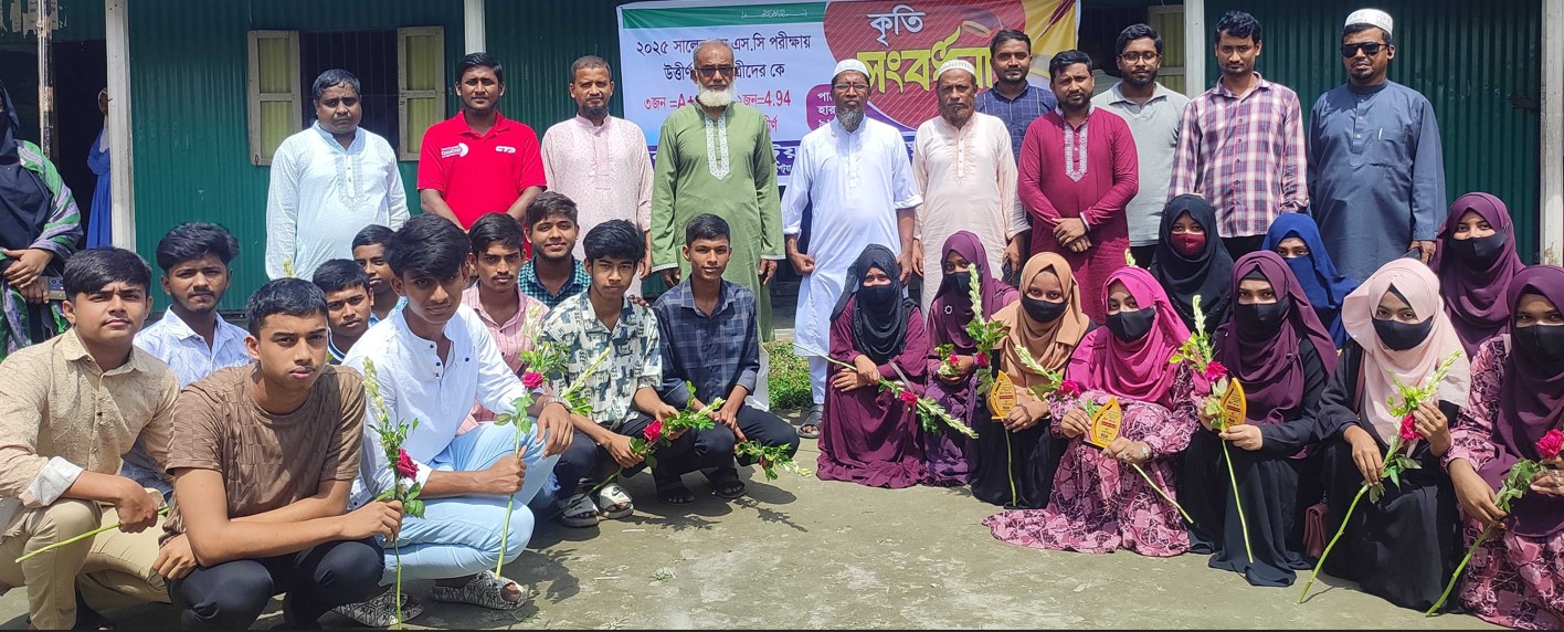 মনোহরগঞ্জে নাথেরপেটুয়া মডেল স্কুলের কৃতি শিক্ষার্থীদের সংবর্ধনা