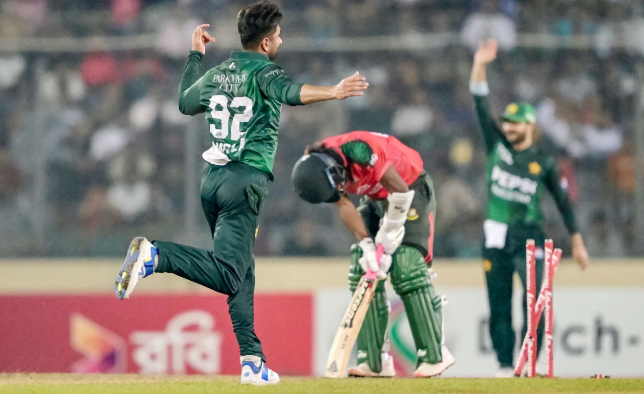 হোয়াইটওয়াশ করতে নেমে বড় হার বাংলাদেশের