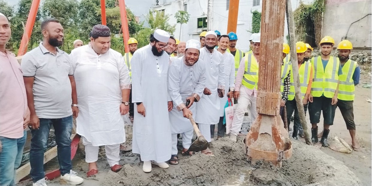  কর্ণফুলী সৈয়দ আহমেদ শপিং মল এর পাইলিং কার্যক্রম শুভ উদ্বোধন অনুষ্ঠিত 