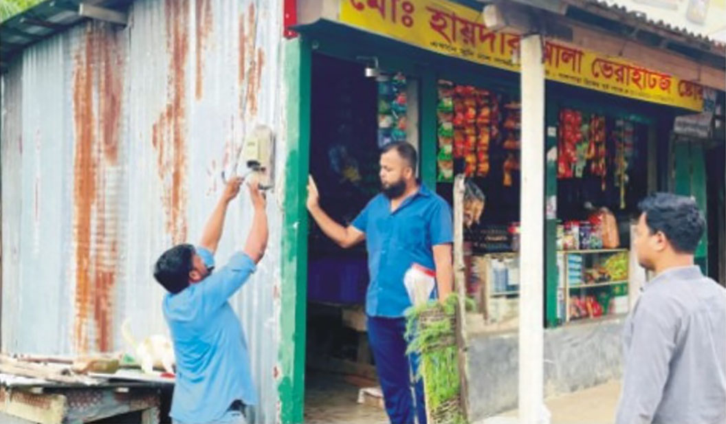  গোমতীর পাড়ে শতাধিক স্থাপনায়  অবৈধ বিদ্যুৎ সংযোগ বিচ্ছিন্ন