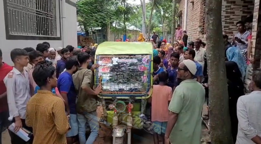 কুমিল্লায় ঘর থেকে স্ত্রী কন্যার  মরদেহ উদ্ধার, স্বামী পলাতক