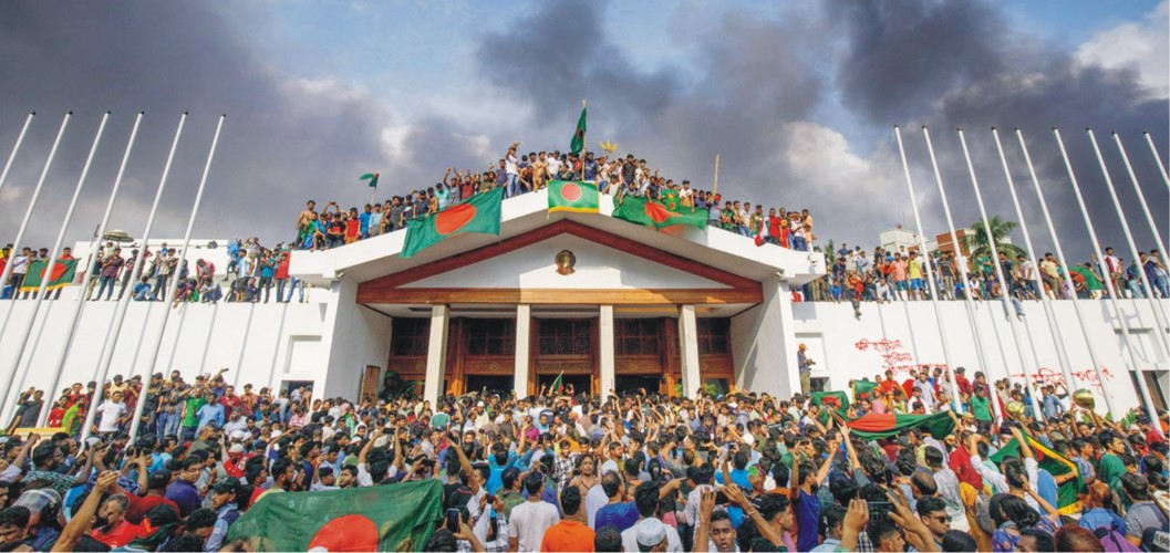 ১৫ বছরের ফ্যাসিবাদী শাসন  ব্যবস্থার পতন ঘটে এই দিনে