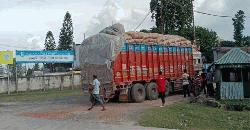    সাড়ে ৫ মাস পর হিলি স্থলবন্দর দিয়ে আমদানি  হচ্ছে ভারতীয় পেঁয়াজ