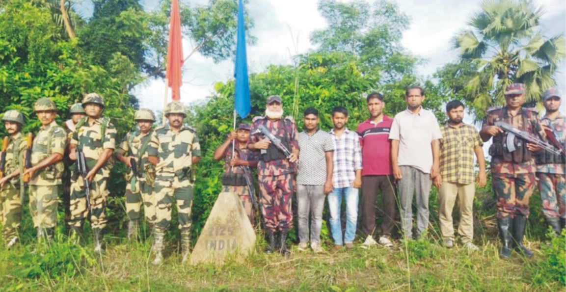  কুমিল্লা সীমান্তে ভারতে  আটক ৫ বাংলাদেশীকে  ফেরতদিলো বিএসএফ 