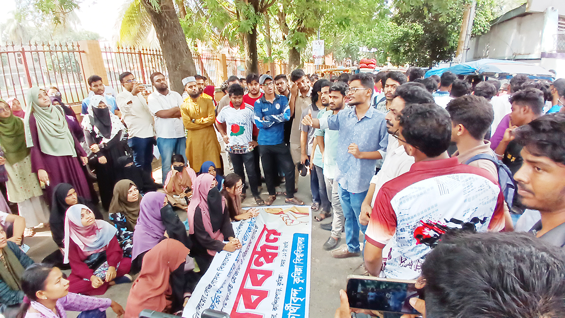 ভাড়া বাসা থেকে কুমিল্লা বিশ্ববিদ্যালয়ের শিক্ষার্থী ও তার মায়ের লা*শ উদ্ধার