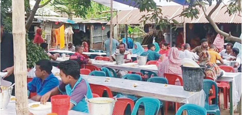   ‘ঋণের দায়ে’ ৪ জনের মৃত্যু,  আবার ঋণ নিয়ে ১২০০ জনের  জন্য চল্লিশার আয়োজন