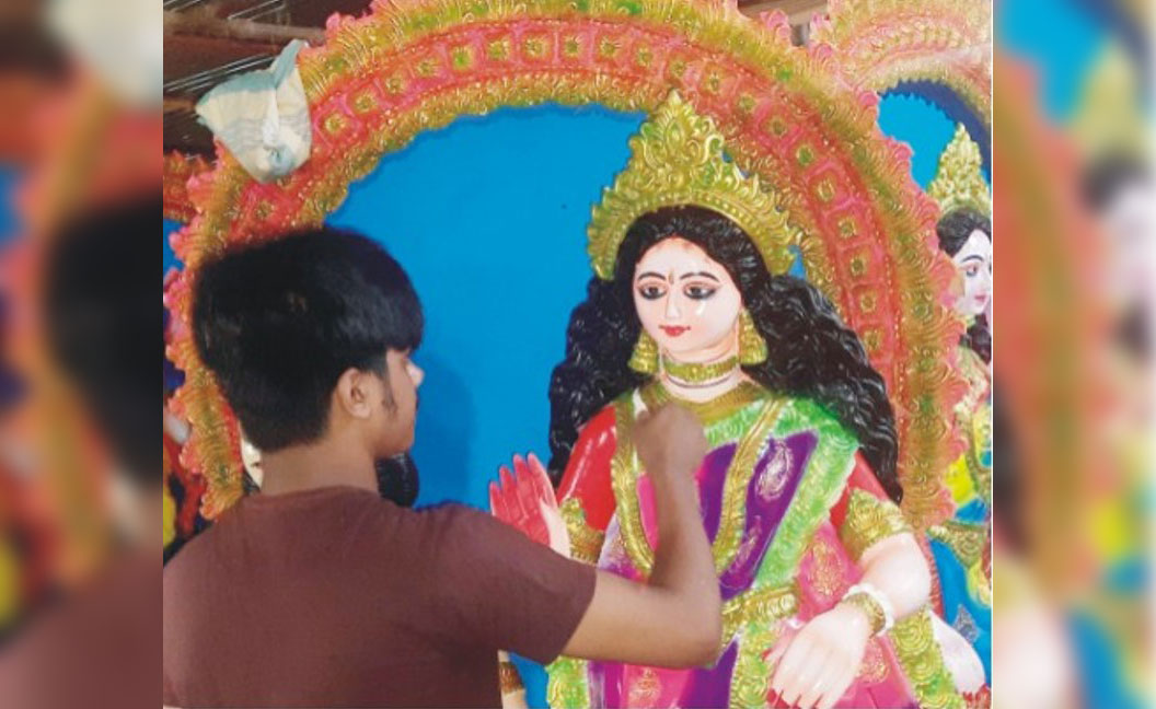কুমিল্লার প্রতিটি  পূজা মণ্ডপে  উৎসবের আমেজ 