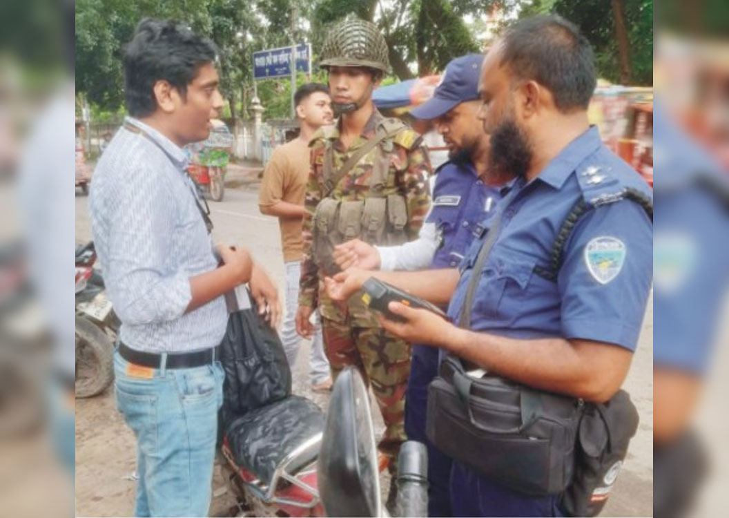  কুমিল্লা সদর আর্মি ক্যাম্পের উদ্যোগে  যৌথ চেকপোস্ট অভিযান