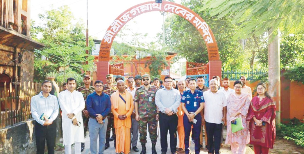 কুমিল্লায়  নিশ্ছিদ্র নিরাপত্তার  চাদরে ৭৯৭ পূজা মণ্ডপ 